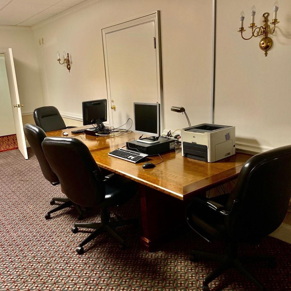 Ramada By Wyndham Providence Area 3*