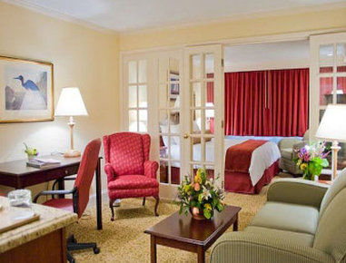 Ramada By Wyndham Providence Area Hotel 3*