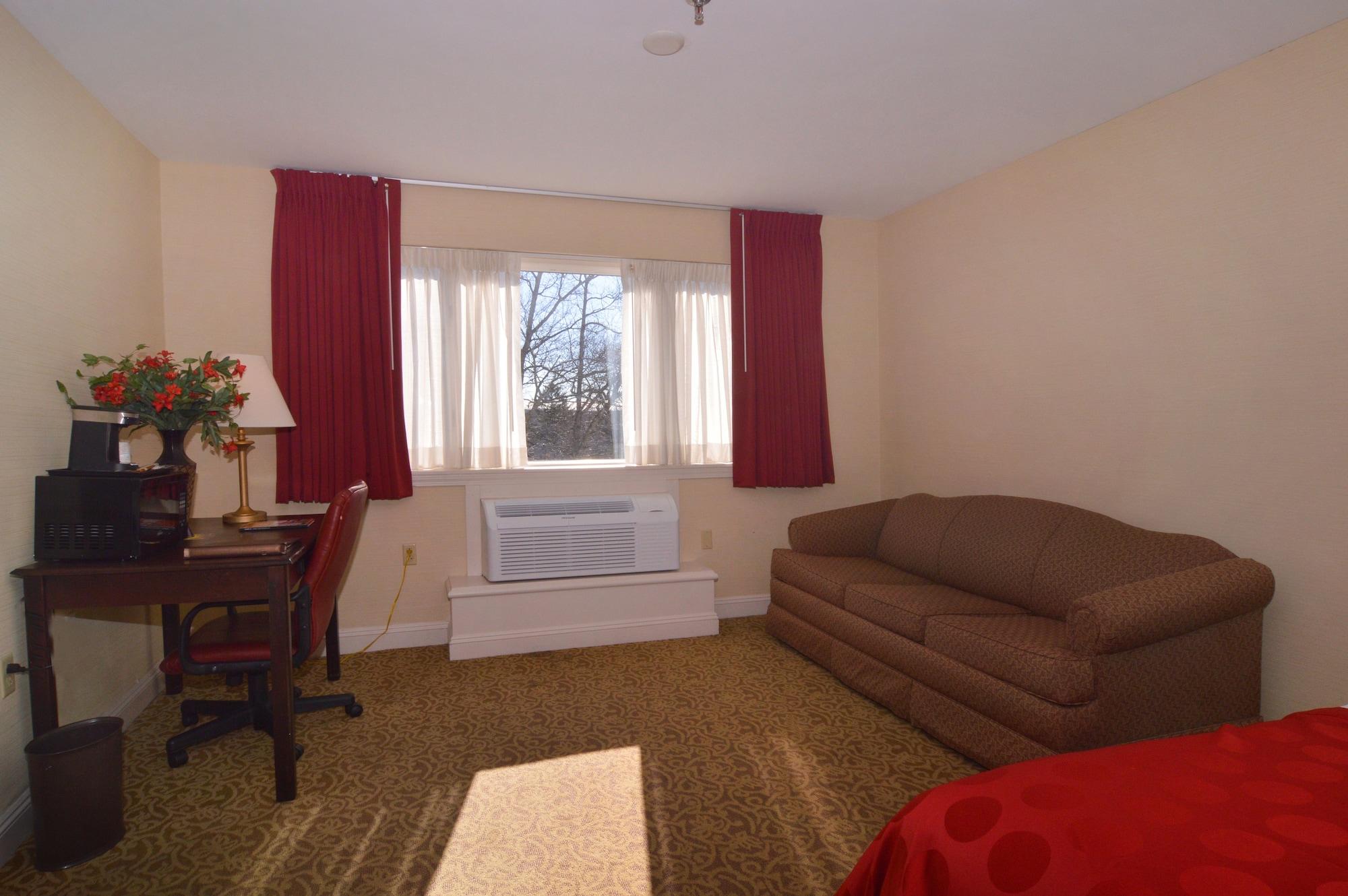 Ramada By Wyndham Providence Area Hotel 3*